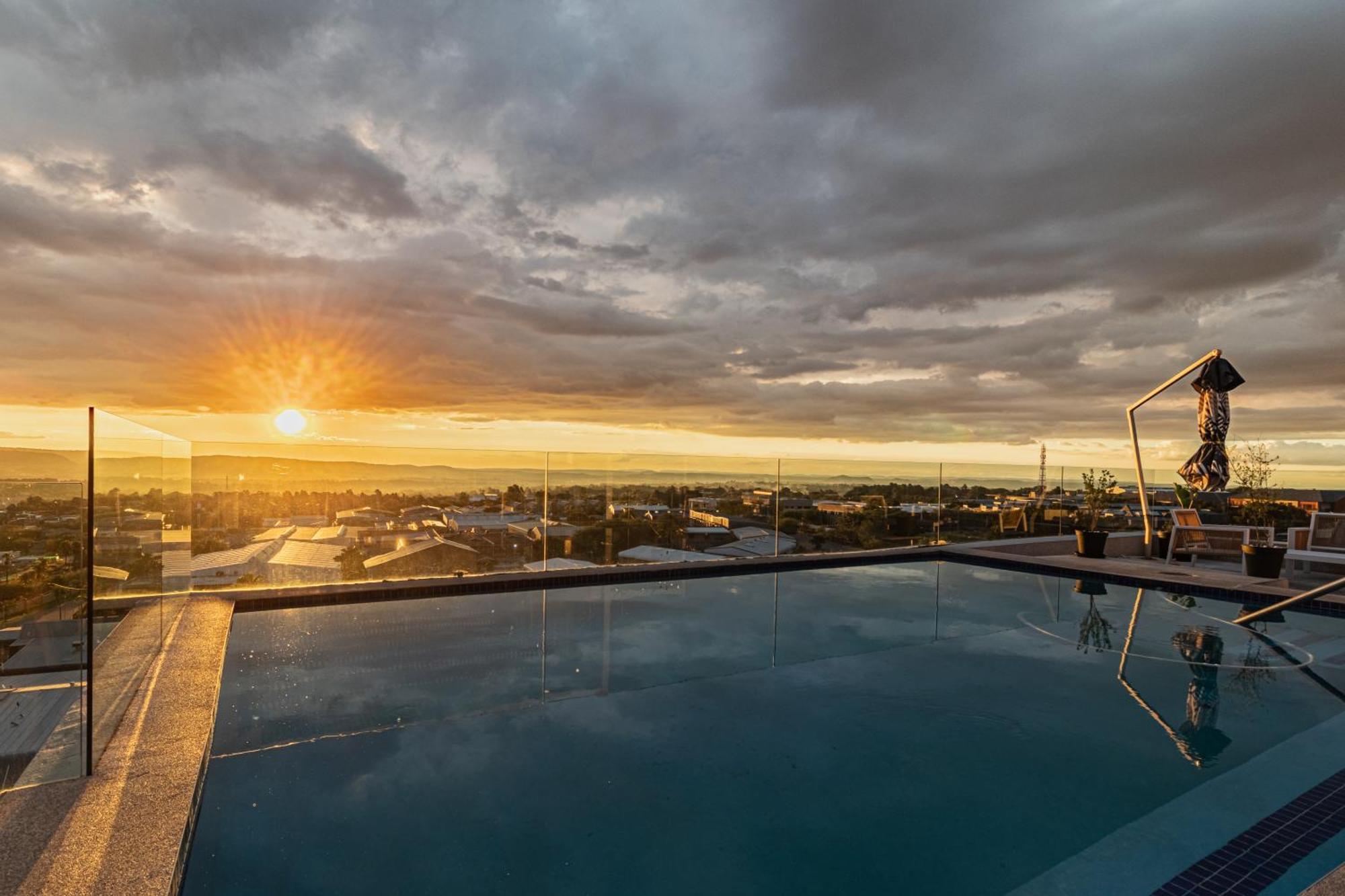 Blueberry Hill Hotel Roodepoort Exteriör bild